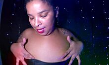 Vakker brasiliansk tenåring får sin første smak av anal i en het 38-minutters scene