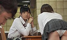 Remaja Jepang Amatir Menerima Creampie dari Saudara Muda Teman